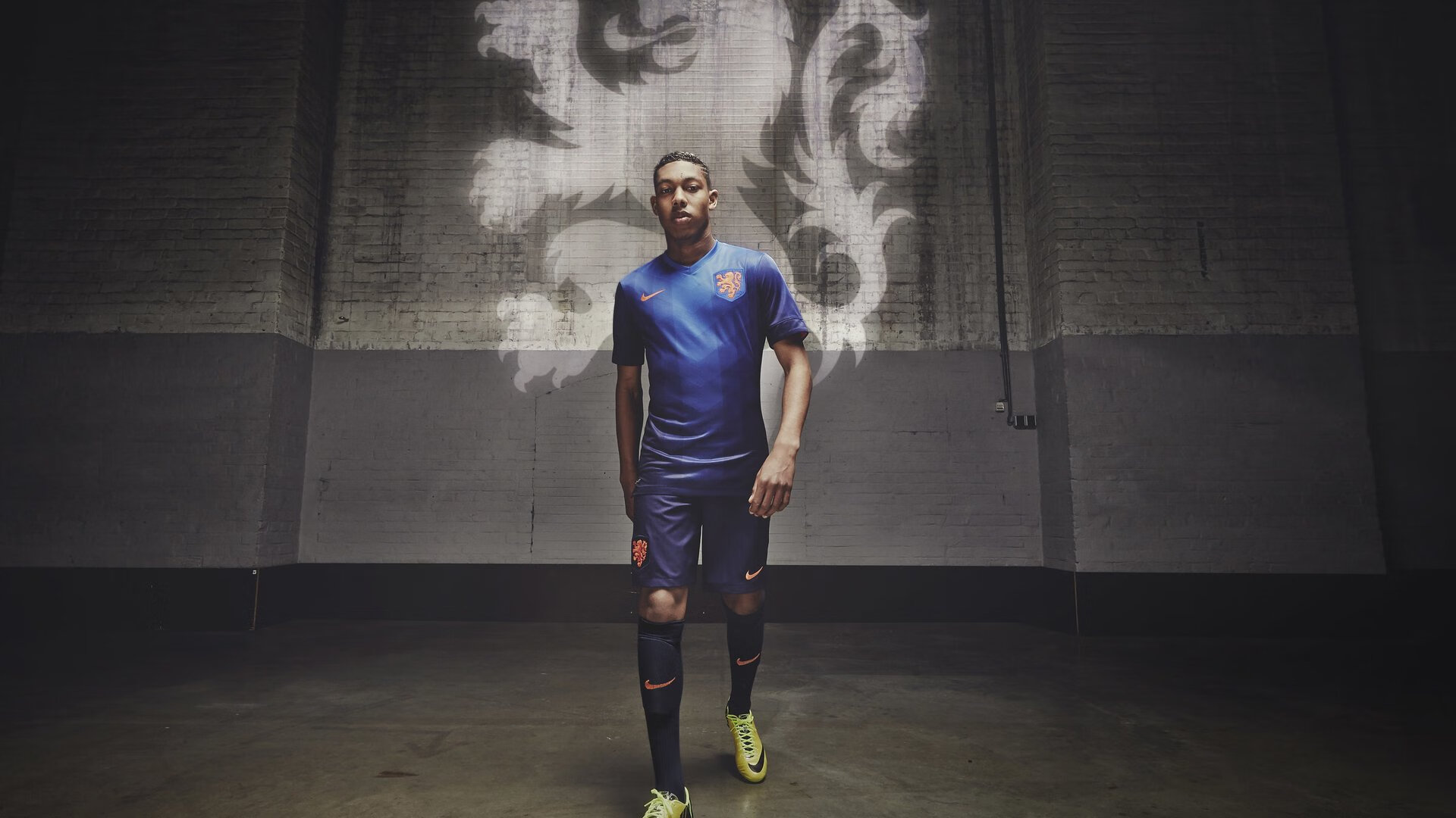 开云APP-欧冠淘汰赛焦点战，那不勒斯血拼丹麦，一场被诅咒的胜利？